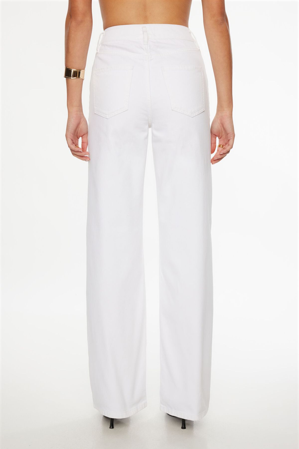 Woman wearing white wide-leg jeans from the back