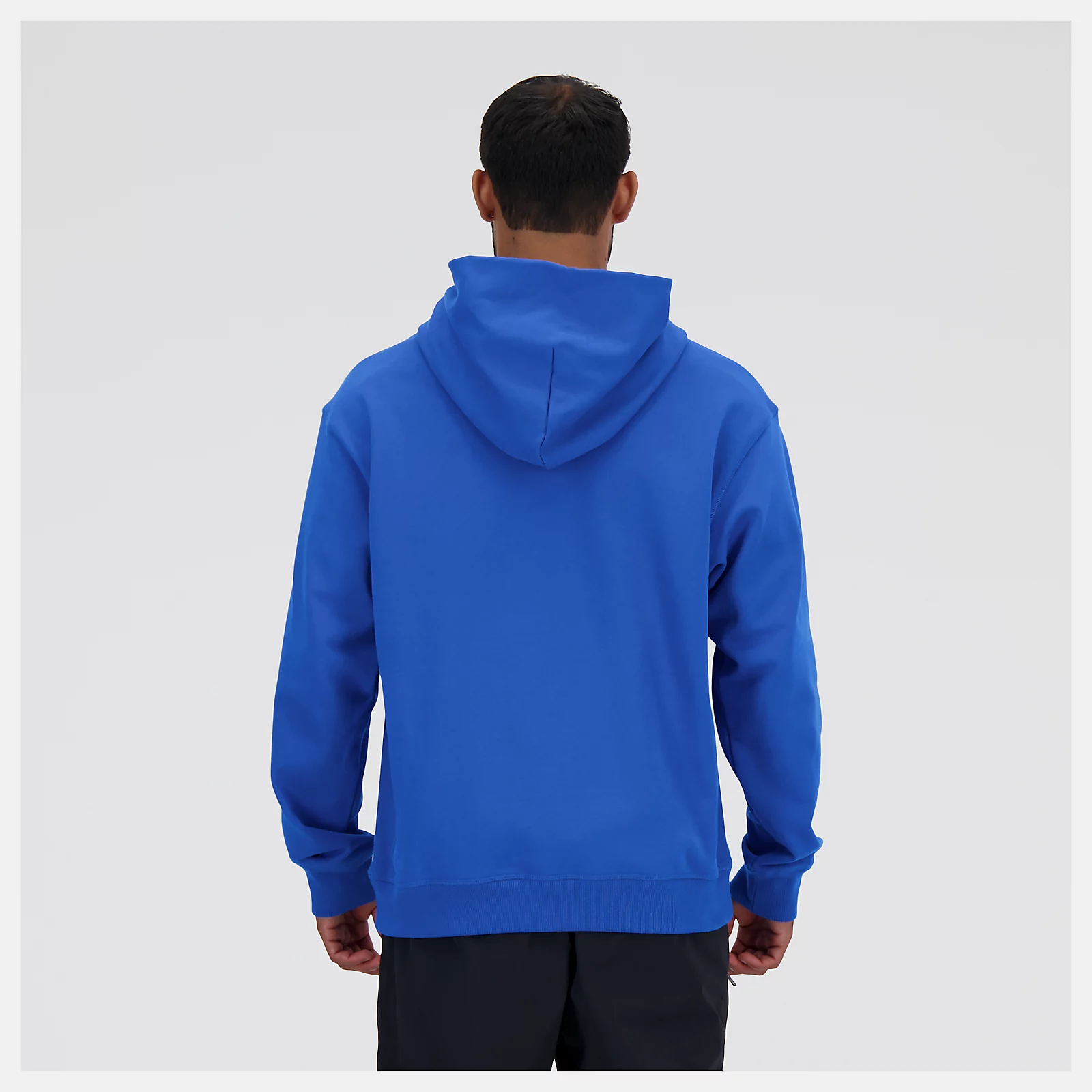 mt41534bul_nb_72_i Man wearing plain blue hoodie facing backward
