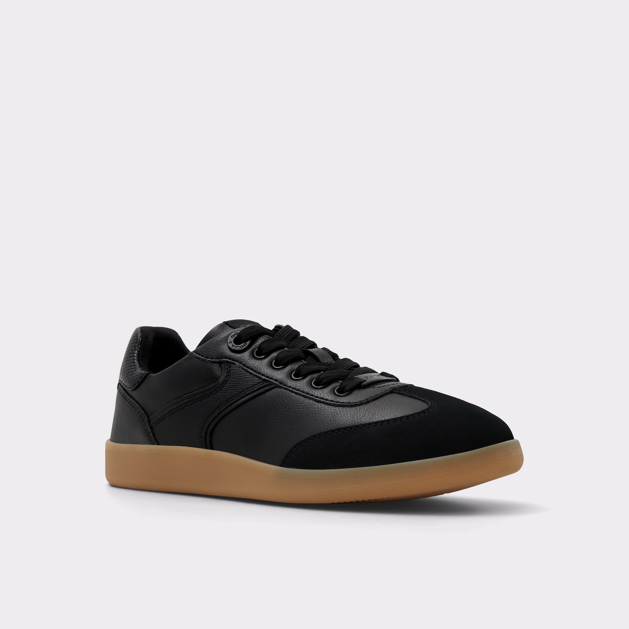 erilg_black_001-002-043_alt3_sq_gy_2000x2000 Black leather sneaker with gum sole