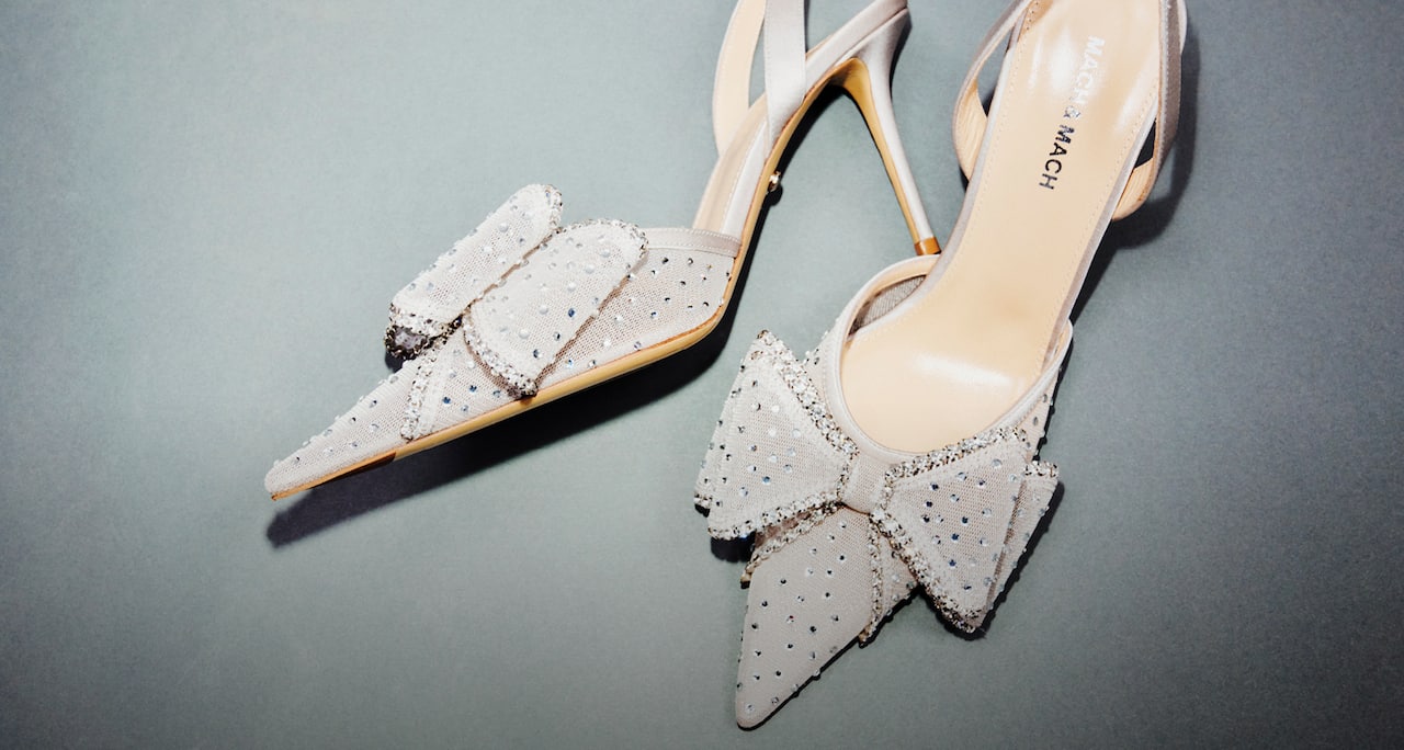 Elegant high-heeled shoes with embellished bows