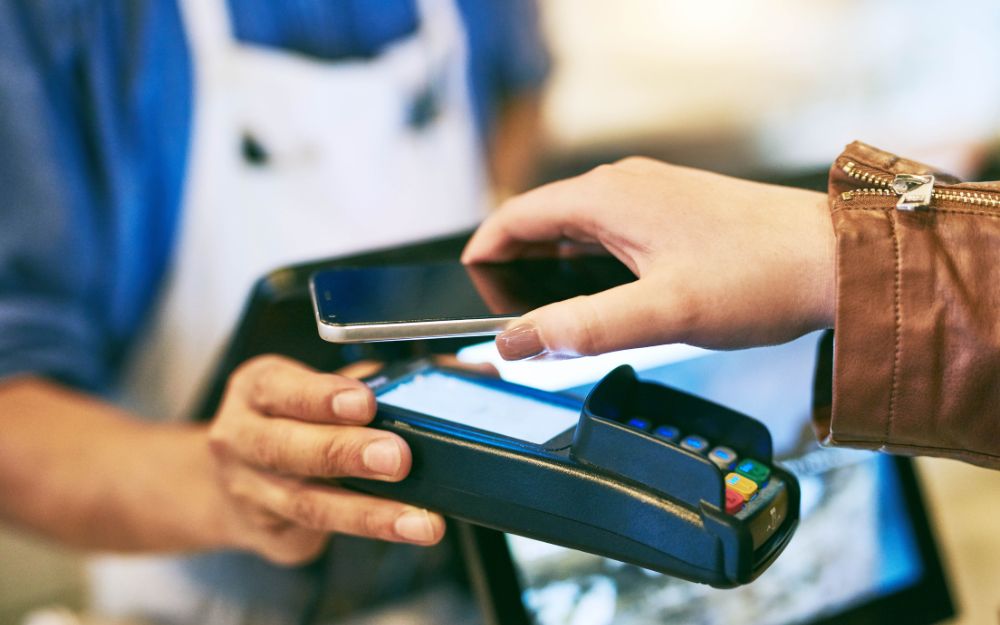 Contactless payment with smartphone and card reader